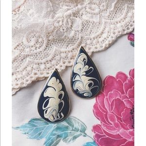 Vintage Marbled Cream & Navy Teardrop Shape Earrings